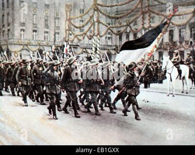 The contemporary colorized German propaganda photo shows the return home of frontline troops end of November 1918, location unknown (1914-1918). Photo: Neumann Archive - NO WIRE SERVICE – Stock Photo