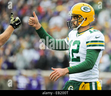 Minneapolis, MN, USA. 23rd Nov, 2014. Green Bay Packers quarterback Aaron  Rodgers (12) on the sidelines against Minnesota Vikings during second half  at TCF Bank Stadium in Minneapolis, MN.Craig Lassig/CSM/Alamy Live News