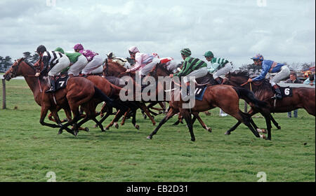 HORSE RACING AT THE GALWAY RACES, COUNTY GALWAY, IRELAND. REFERRED TO BY DRAMATIST, POET, DRAMATIST AND NOBEL PRIZE WINNER OF LITERATURE, WILLIAM BUTLER YEATS IN 'AT THE RACES'. Stock Photo