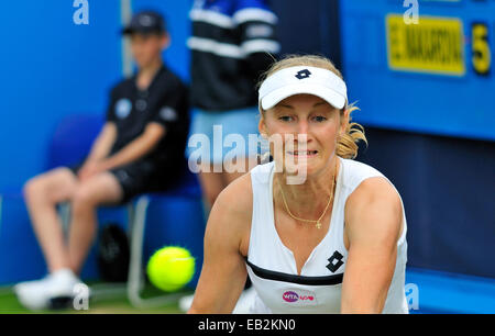 Aegon Tennis at Eastbourne, UK. 18th June. Ekaterina Makarova (Russia), ballboy, ballgirl and scoreboard Stock Photo