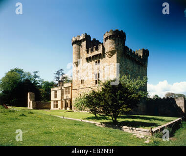 View of castle keep, gatehouse and mansion house, Belsay Castle, Northumberland, UK Stock Photo