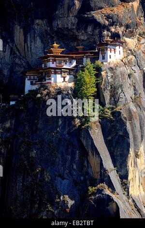 Monastery and temple of Taktshang-Lhakang, also called the 'Tiger's Lair', Paro valley, Paro district, Bhutan Stock Photo