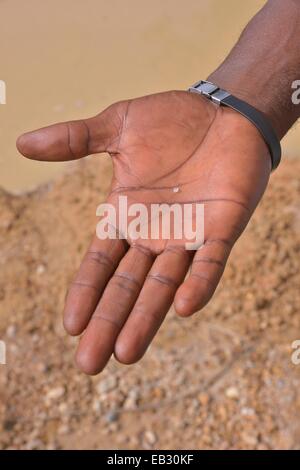 Hand of a diamond hunter displaying a diamond, near Koidu, Koidu-Sefadu, Kono District, Eastern Province, Sierra Leone Stock Photo