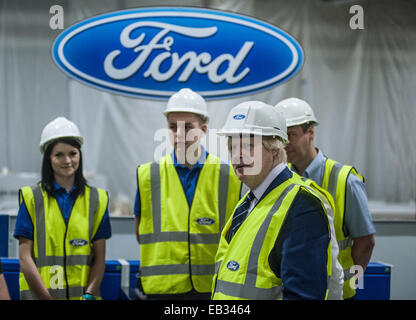 London, UK. 25th November, 2014. The Mayor of London Boris Johnson talks to workers at the Ford Motor Dagenham high-tech engine plant in London – one of the biggest and longest-established factories of its kind in Europe. Credit:  Piero Cruciatti/Alamy Live News Stock Photo
