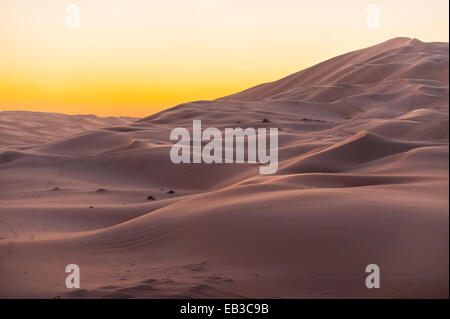 Sunset over sand dunes, Empty Quarter (Rub' al Khali), Abud Dhabi, UAE Stock Photo