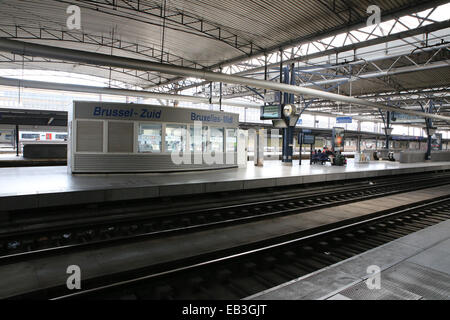 empty brussels south railway station platform Stock Photo