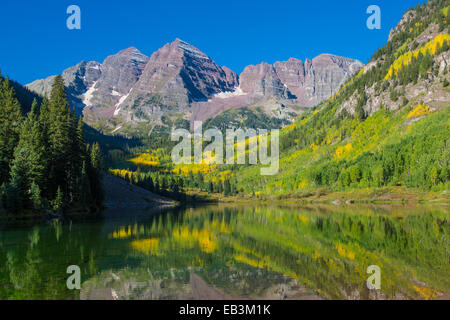 Maroon Bells outside Aspen in the  Maroon Bells Snowmass Wilderness of White River National Forest, Rocky Mountains , Colorado Stock Photo