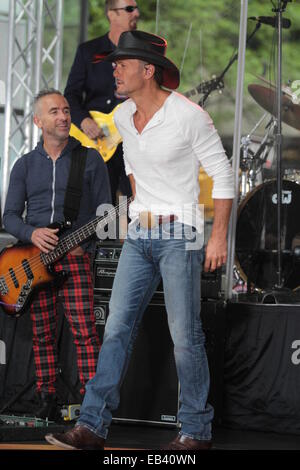Tim McGraw performing live on 'The Today Show' at the Rockefeller Plaza in New York City  Featuring: Tim Mcgraw Where: New York City, New York, United States When: 23 May 2014 Stock Photo