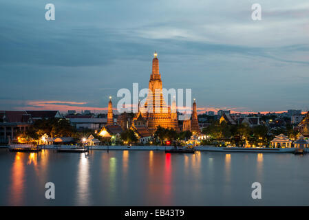Wat Arun Buddhist religious places in twilight time, Bangkok, Thailand Stock Photo