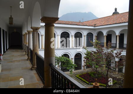 The courtyards of the Donacion Botero museum in La Candelaria, Bogota with view up to Montserrate Stock Photo