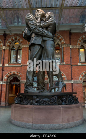 The Meeting Place, a bronze statue by artist Paul Day at London St Pancras railway station Stock Photo