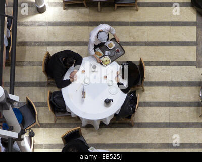 China Hong Kong customers eating in Chinese restaurant Stock Photo