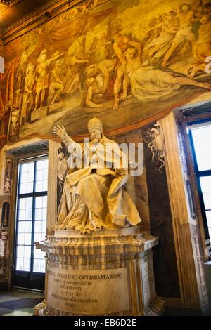 Statue of Pope Urbano VIII Barberini Pontifici Optimo Maximo (by Gian ...