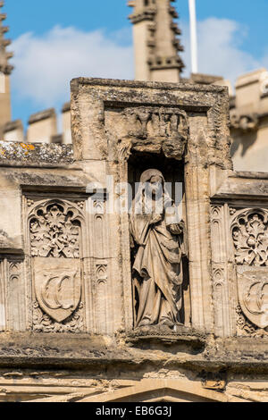 Statue on the facade of Magdalen College of Oxford University Stock Photo