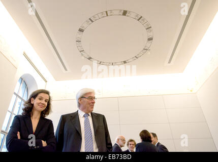 Munich, Germany. 27th Nov, 2014. Former CEO of BayernLB Werner Schmidt (R) talks with his lawyer Annette Rosskopf in the courtroom in Munich, Germany, 27 November 2014. The trial for the repayment of billions of credit payments to BaynerLB by its former subsidiary Hypo Alpe Adria continues with Schmidt's testimony. Photo: NICOLAS ARMER/dpa/Alamy Live News Stock Photo