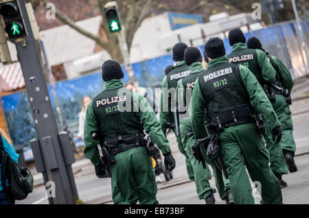 Munich, Germany. 27th Nov, 2014. Police officers leave the Sendlinger Tor square in Munich, Germany, 27 November 2014. The refugee camp was cleared by the police this morning. Photo: BIRGIT HAUBNER/dpa/Alamy Live News Stock Photo