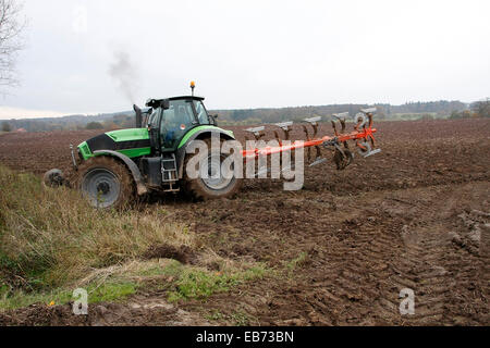 Plowing a field in Reichenhausen in the Biosphere Reserve of rhoen. Processing of agricultural land takes place in this environment in terms of conservation and sustainability. Photo: Klaus Nowottnick Date: 11/04/2014 Stock Photo