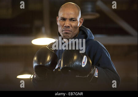 Moscow, Russia. 26th Nov, 2014. Mexican boxer Jose Luis Castillo practices during an open boxing training session ahead of his fight with Russia's Ruslan Provodnikov. Credit:  Anna Sergeeva/ZUMA Wire/Alamy Live News Stock Photo