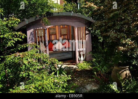 Summerhouse designed by Richard Craven in Ludlow, Shropshire, UK Stock Photo