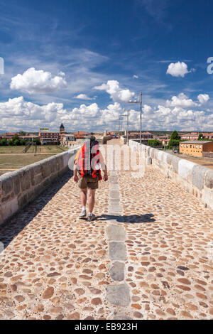 Puente del Passo Honroso in Hospital de Orbigo, Way of St. James, Leon, Spain Stock Photo