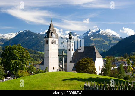 Townscape in front of Kitzbühel Alps, Parish Church of St. Andrew and Church of Our Lady, Kitzbühel, Tyrol, Austria Stock Photo