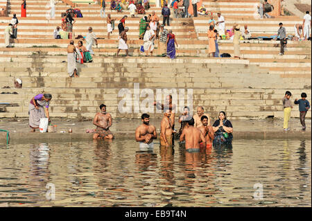 Devotees in ritual ablutions on the banks of the Ganges, Varanasi, Benares, Uttar Pradesh, India Stock Photo