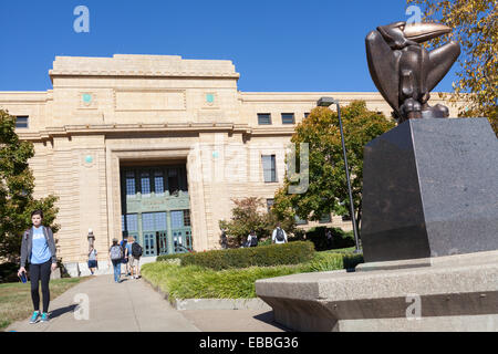 College students coming and going from Strong Hall, University of Kansas, Lawrence, Kansas Stock Photo