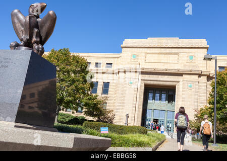 College students coming and going from Strong Hall, University of Kansas, Lawrence, Kansas Stock Photo