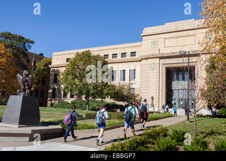 College students coming and going from Strong Hall, University of Kansas, Lawrence, Kansas Stock Photo