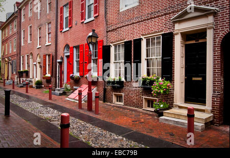 Elfreth's Alley in Philadelphia, the nation's oldest residential street, dating to 1702. Stock Photo