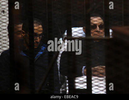 Cairo, Egypt. 29th Nov, 2014. Egypt's former president Hosni Mubarak(R) is seen inside the court in Cairo, Egypt, Nov. 29, 2014. A Cairo criminal court dismissed murder charges against Egypt's former president Hosni Mubarak and acquitted five of his security aides on Saturday. Credit:  STR/Xinhua/Alamy Live News Stock Photo