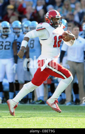 North Carolina State quarterback Jacoby Brissett rushes during the ...