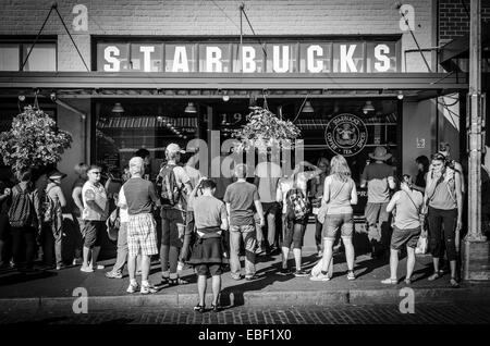 The original Starbucks coffee shop in Pike Place Market, Seattle Stock Photo