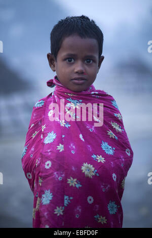 Voirob, Bangladesh. 30th Nov, 2014. A street child wear a thin cloth to protect her from cold. © Zakir Hossain Chowdhury/ZUMA Wire/Alamy Live News Stock Photo