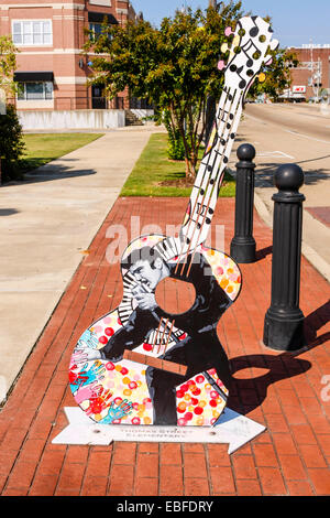 Celebrating Tupelo city's history and link to Elvis with guitar shaped street sculpture Stock Photo