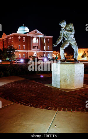 Statue Of Elvis Presley At His Homecoming Concert In 1956 In Tupelo ...