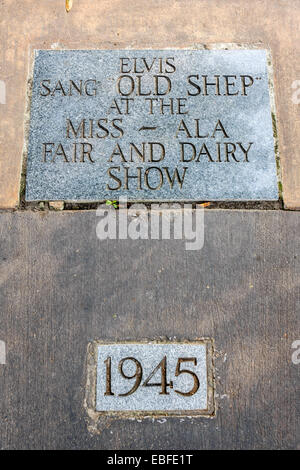 Life dedication plaque to Elvis - 1945 Sang Old Shep at the Miss-Alabama Fair Stock Photo