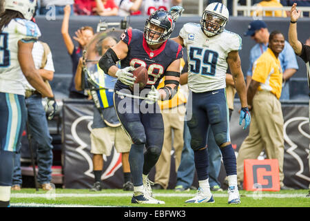 Baltimore, United States. 12th Jan, 2020. Tennessee Titans inside  linebacker Wesley Woodyard (59) celebrates after the Titans defeated the Baltimore  Ravens 28-12 in the division playoff game at M&T Bank Stadium in