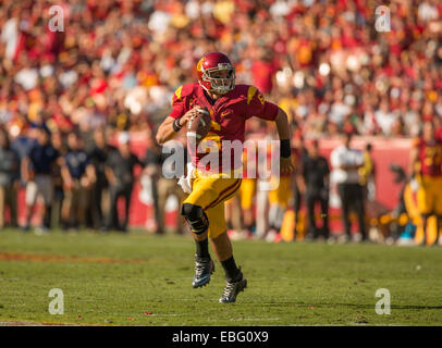 Los Angeles, CA, USA. 29th Nov, 2014. USC quarterback (6) Cody Kessler looks for an open receiver during a non-conference game between between the Notre Dame Fighting Irish and the USC Trojans at the Los Angeles Memorial Coliseum in Los Angeles, California. USC defeated Notre Dame 49-14.(Mandatory Credit: Juan Lainez/MarinMedia/Cal Sport Media) © csm/Alamy Live News Stock Photo