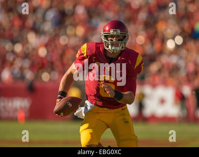 Los Angeles, CA, USA. 29th Nov, 2014. USC quarterback (6) Cody Kessler scrambles for yardage during a non-conference game between between the Notre Dame Fighting Irish and the USC Trojans at the Los Angeles Memorial Coliseum in Los Angeles, California. USC defeated Notre Dame 49-14.(Mandatory Credit: Juan Lainez/MarinMedia/Cal Sport Media) © csm/Alamy Live News Stock Photo