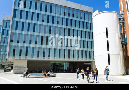 Italy, Milan, students between the architectures of the Bocconi University Stock Photo