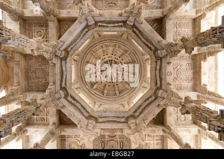 Interior hall with ornate pillars and ceilings, marble temple, Adinatha Temple, temple of the Jain religion, Ranakpur, Rajasthan Stock Photo