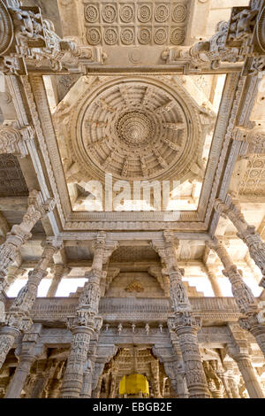 Interior hall with ornate pillars and ceilings in the marble temple, Adinatha Temple, temple of the Jain religion, Ranakpur Stock Photo