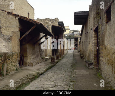 Italy. Herculaneum. Ancient Roman town destroyed by volcanic pyroclastic flows in 80 AD. Cardo IV. Stock Photo