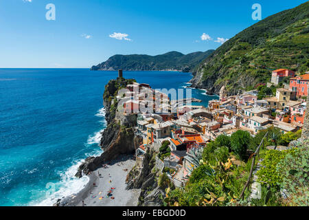 Colorful houses on cliffs with beach, overlooking Vernazza, La Spezia, Cinque Terre, Liguria, Italy Stock Photo