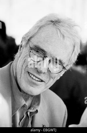 FILE PICS: Mark Strand 11 April 1934, Prince Edward Island, Canada - 29 November 2014 Brooklyn, New York USA: the distinguished American poet & member of the American Academy of Arts & Letters, died on Saturday at the age of 80 Image dated 16/8/2004 Credit:  Dorothy Alexander/Alamy Live News Stock Photo
