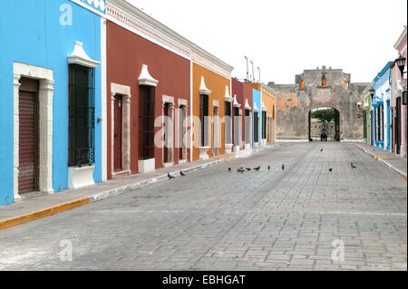 Spanish colonial houses and historic Land Gate viewed from 59th Street, Campeche, Mexico Stock Photo