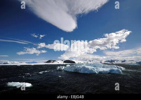 panoramic view over the Weddell Sea at the peninsula coast in the 'Larsen A' area, Antarctica Stock Photo