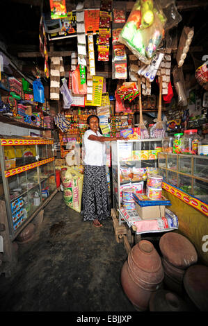 Sri Lanka: grocery store in Kandy Stock Photo - Alamy