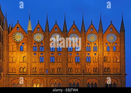 facade of the town hall at the Alter Markt in the evening, Germany, Mecklenburg-Western Pomerania, Stralsund Stock Photo